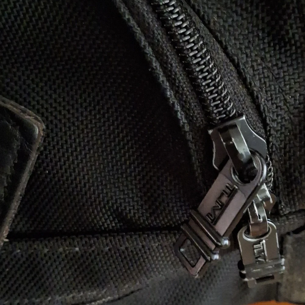 Tumi pre-loved Duffle Travel Bag Luggage